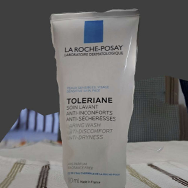 This was one of the cleanest meshes that I scanned of this lotion bottle and the one I chose to edit since the edges were relativly smooth.