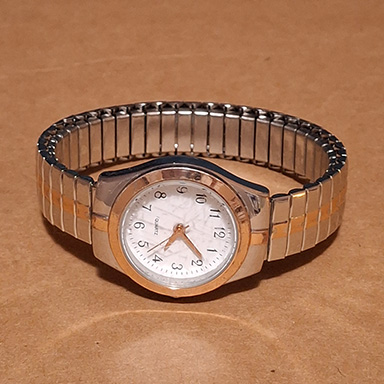 This watch's surface is mostly metal, and that could have had created some interesting renders due to the material's reflectiveness